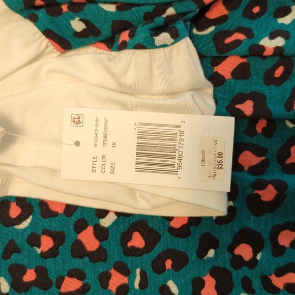 NWT Plus Size 1X Women's Top - Picture 9 of 9